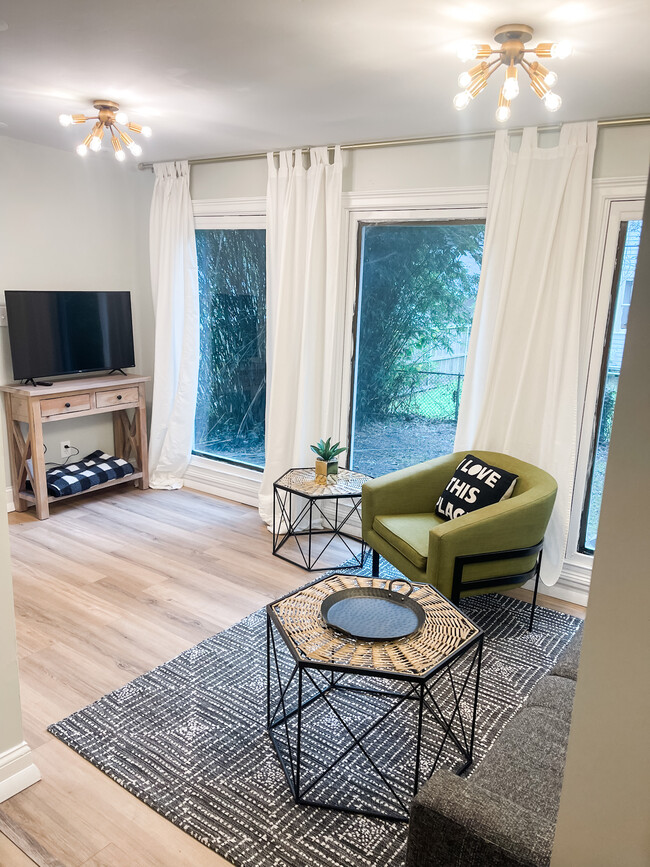Building Photo - Furnished 2 bed 1 bath on 38th