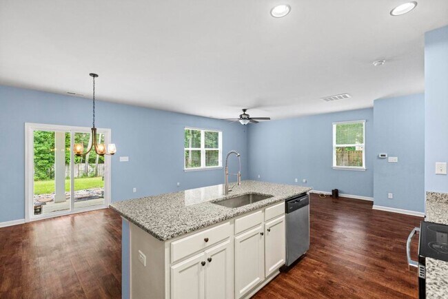Building Photo - Coastal Living in Sneads Ferry – Open Floor Plan & Cul-de-Sac Lot