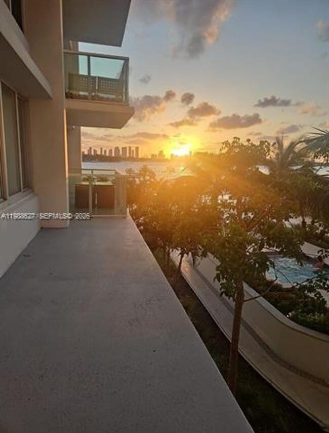 Building Photo - 1000 West Ave