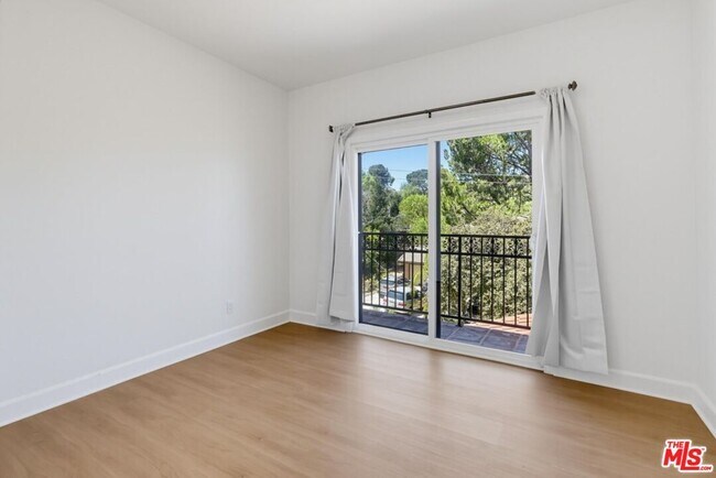 Building Photo - 3528 Mesquite Dr
