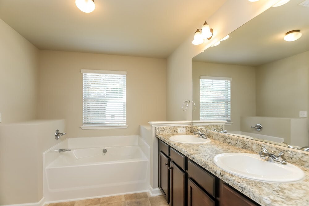 Building Photo - 140 Magnaview Dr