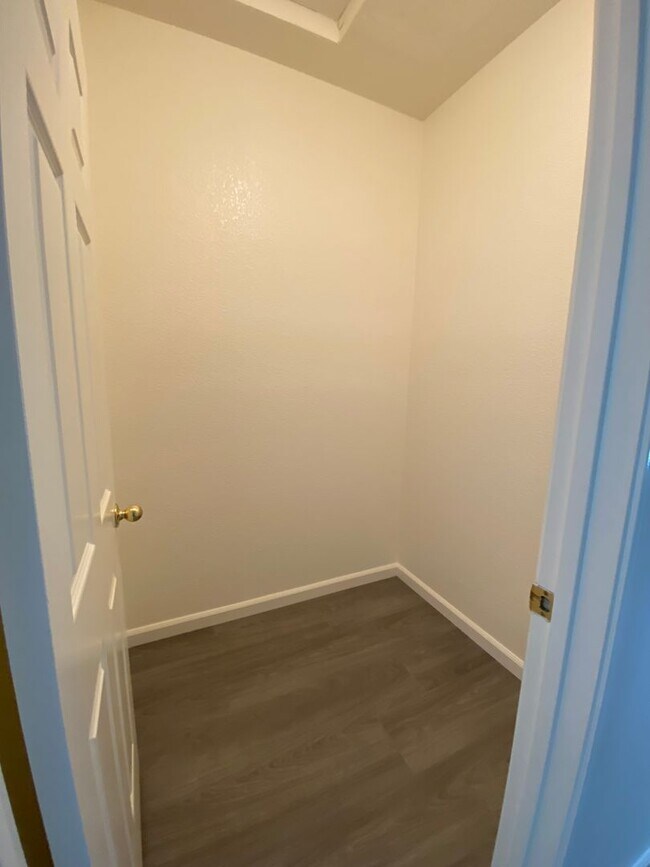 Building Photo - Castlerock Gated Community off Hilborn! Be...
