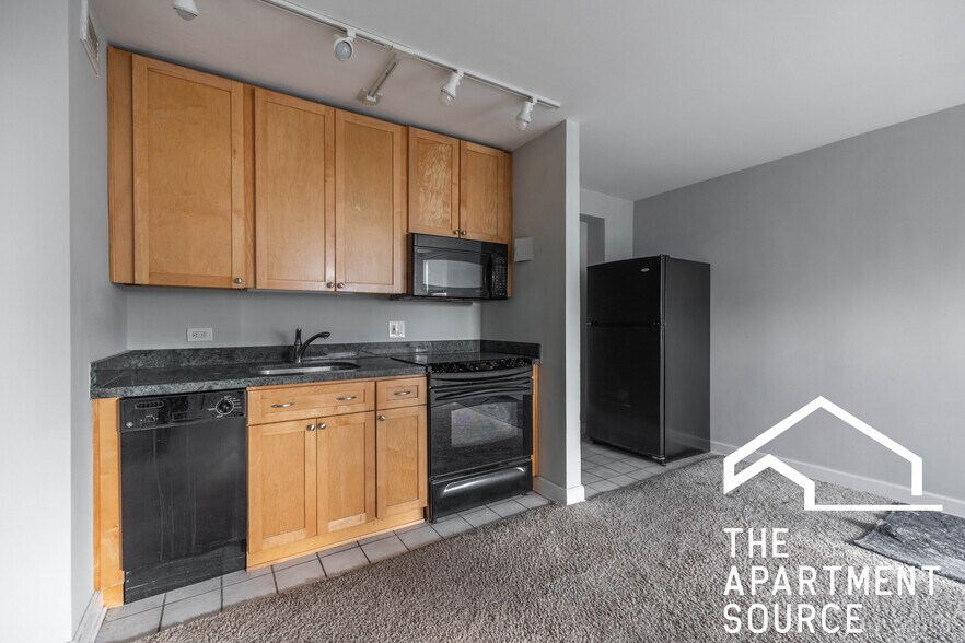 Building Photo - 445 W Wellington Ave