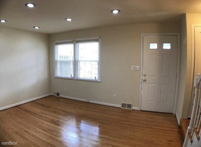 Building Photo - 3 br, 1.5 bath Townhome - 4522 Marble Hall Rd