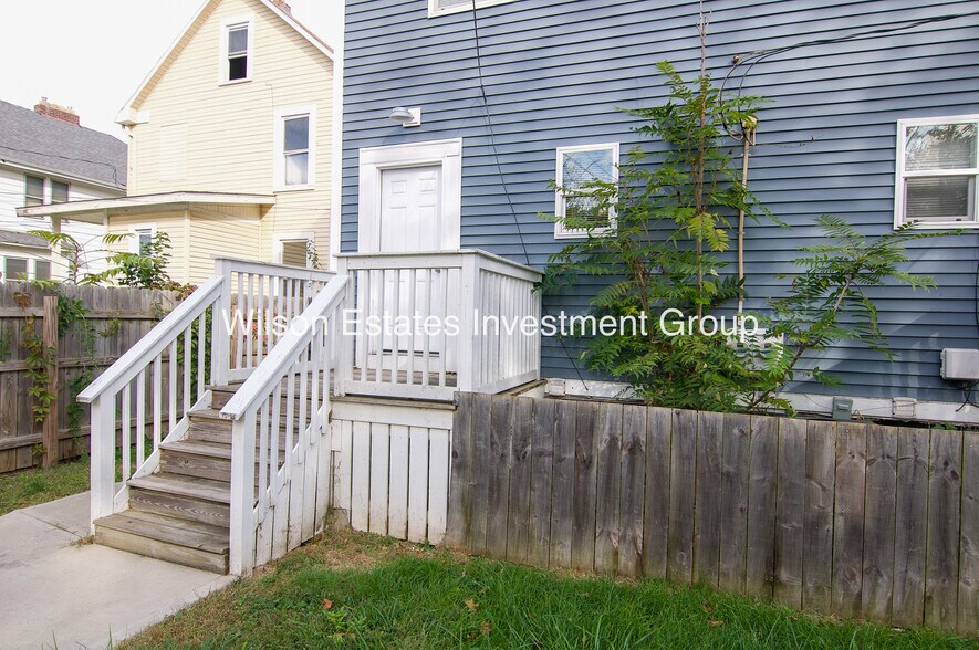 Building Photo - 213 Midland Ave