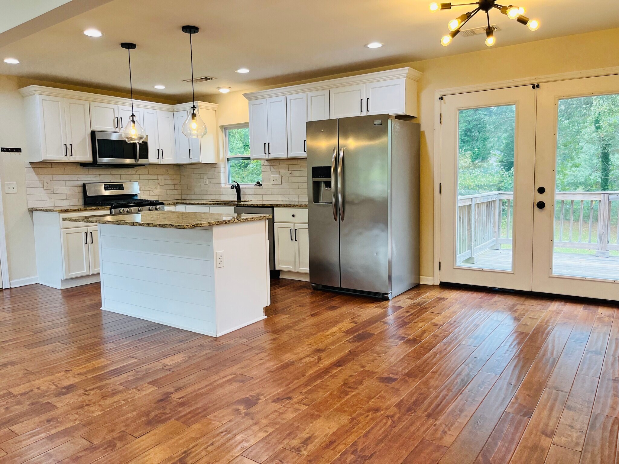 Building Photo - 2270 Miriam Ln