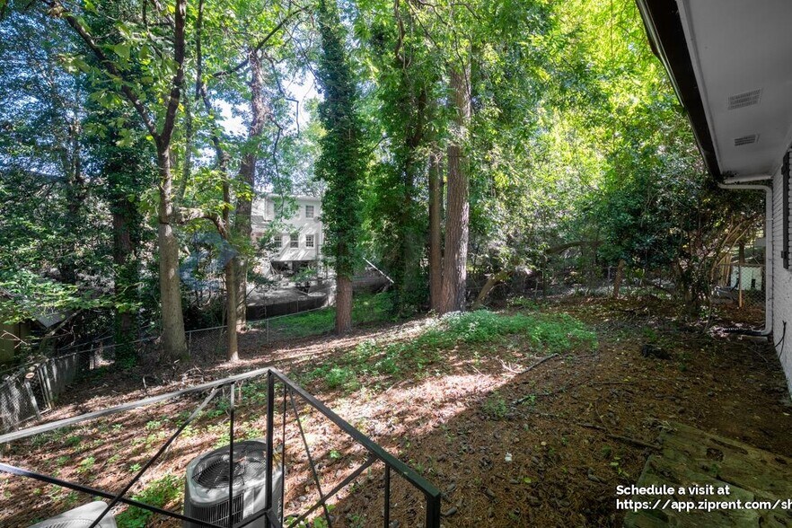 Building Photo - 792 Marstevan Dr NE