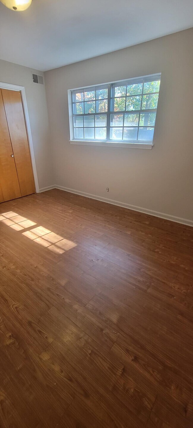 Building Photo - 222 N Haworth Ave