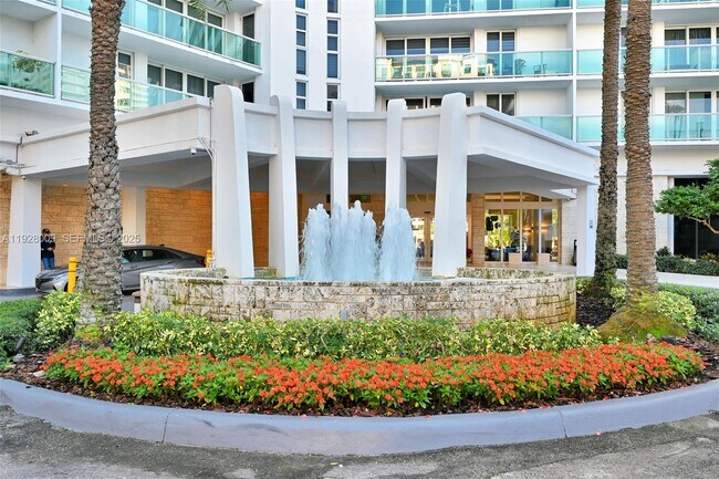 Building Photo - 100 Bayview Dr