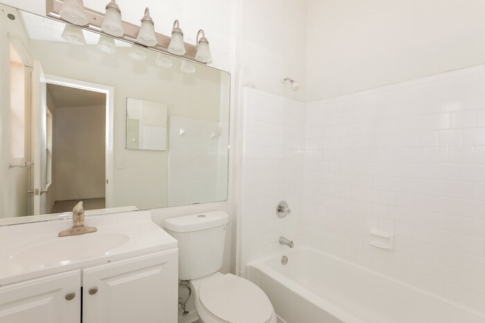 Building Photo - 5707 Wells Cir
