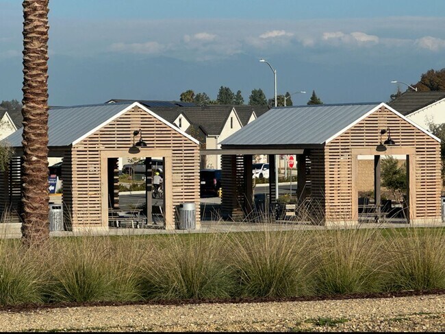 Building Photo - $2,550 Plum Tree, Move in Bonus $500 / Clovis Ave. & Shepherd, New 3 Bd House, Clovis, Heritage G...