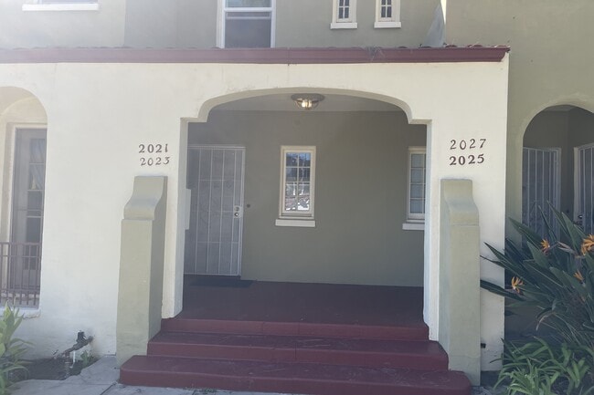 Building Photo - 2021 N Vermont Ave