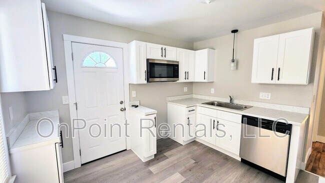 Building Photo - 7873 Syracuse St