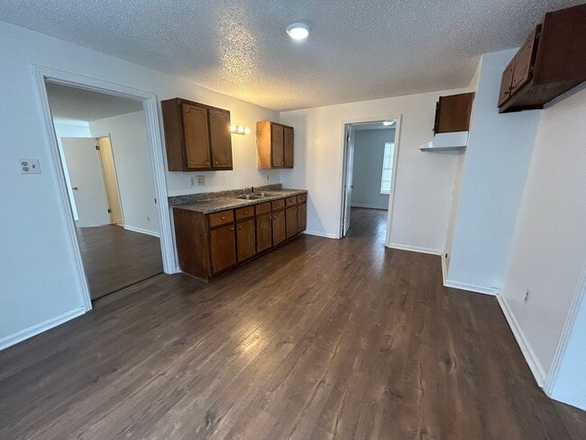 Building Photo - 1122 Tamm St