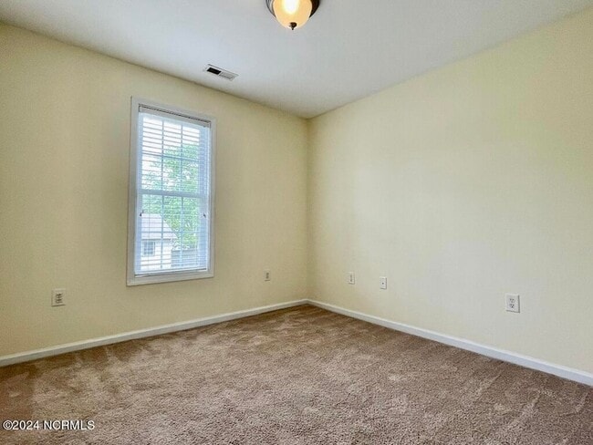 Building Photo - 143 Apache Trail