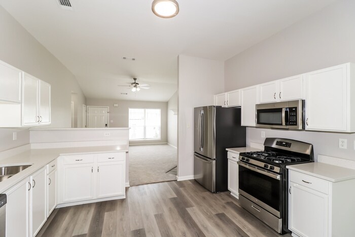 Building Photo - 465 Oakland Hills Dr