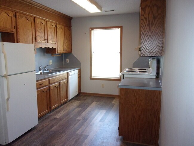 Building Photo - Ground Floor 2 Bedroom 2 Bath Condo in Farmington Hills