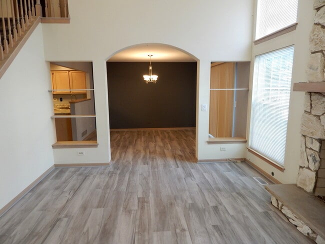 Building Photo - 2223 Seaver Ln