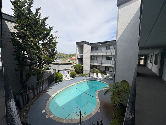 Building Photo - Remodeled Coastal Condo with Panoramic Ocean Views – One Block from New Brighton Beach