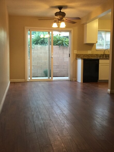 Dining - 10676 Walnut St