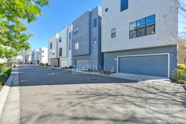 Building Photo - 430 11th St