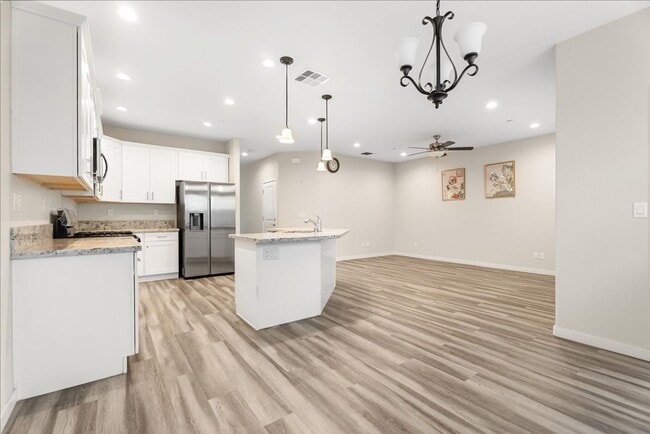 Building Photo - 6200 Fowler Ave