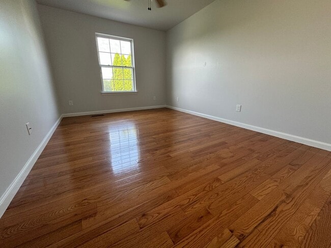 Building Photo - THREE BEDROOM  w Finished Basement- PARKLA...