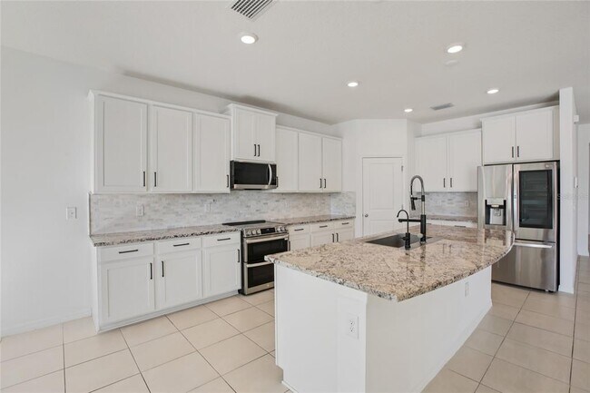 Building Photo - 10747 Laxer Cay Loop