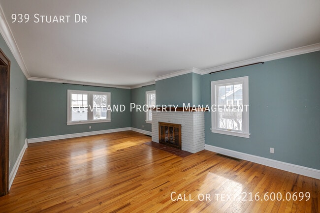 Building Photo - 939 Stuart Dr