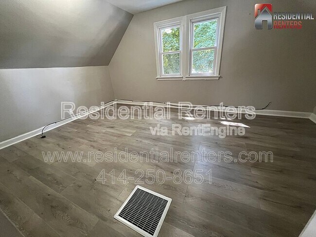 Building Photo - 5426 N 41st St