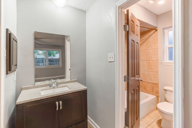 Building Photo - 11511 Grapewood Ct