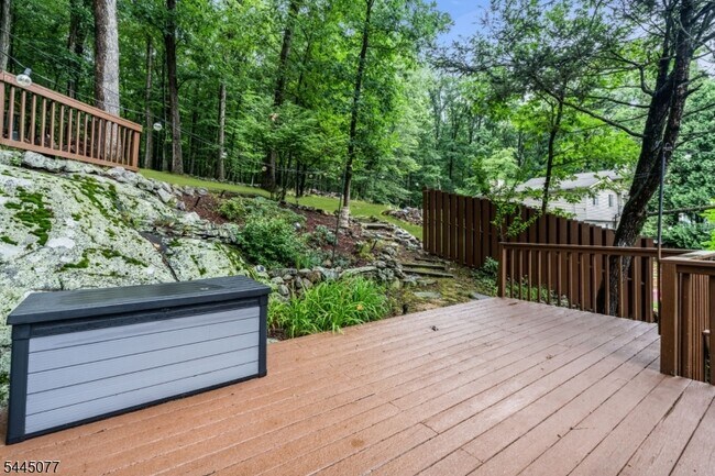 Building Photo - 76 Valley View Dr