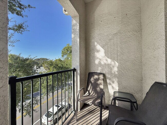 Building Photo - 402 S Armenia Ave