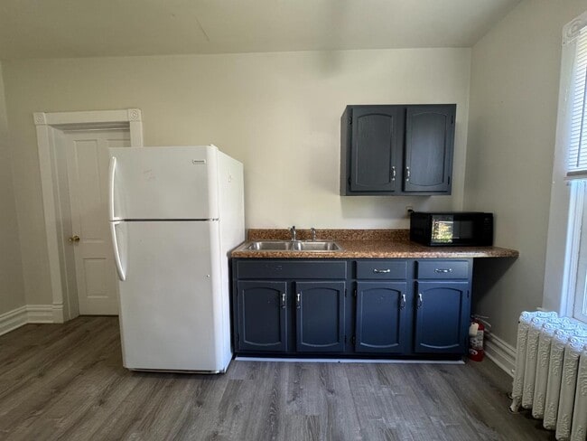 Building Photo - 301 W Beverley St