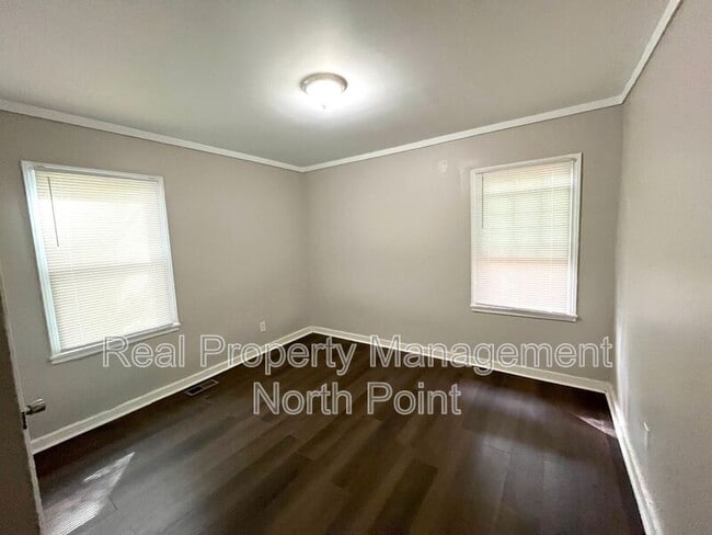 Building Photo - 468 Birney St NE