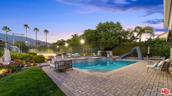 Building Photo - 1047 E Pomello Dr