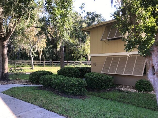 Building Photo - MOVE IN READY CONDO