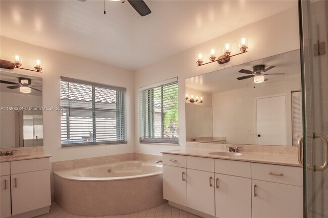 Building Photo - 7440 NW 65th Ln