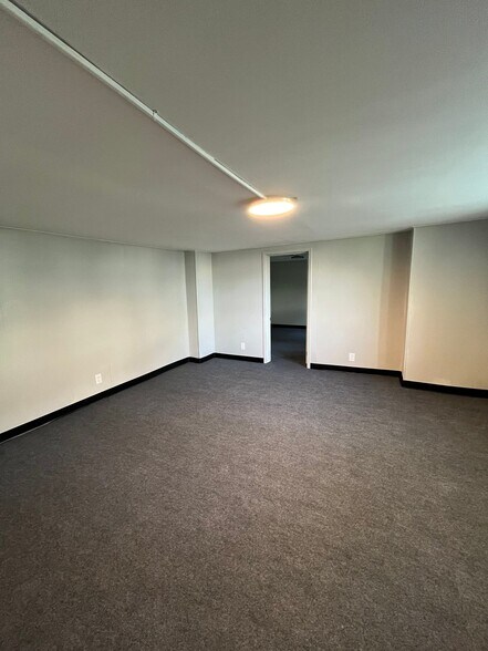 Building Photo - 1508 W 14th St