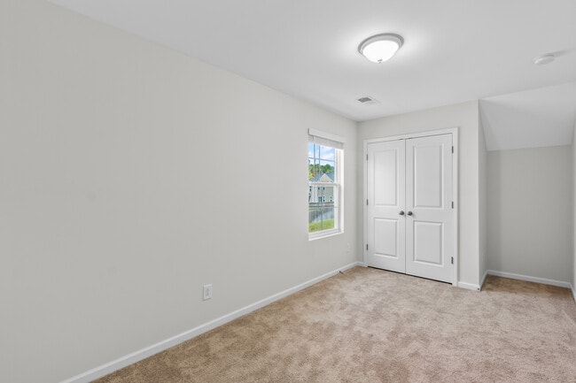 Building Photo - 424 Keeble Dr