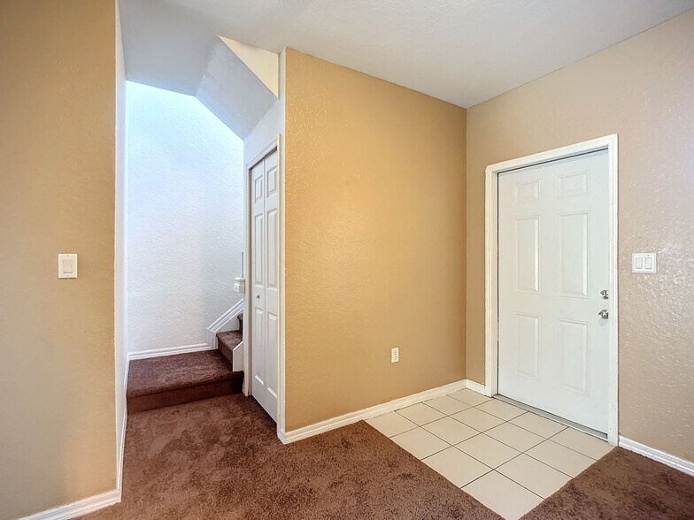 Building Photo - 965 SW 6th Ct