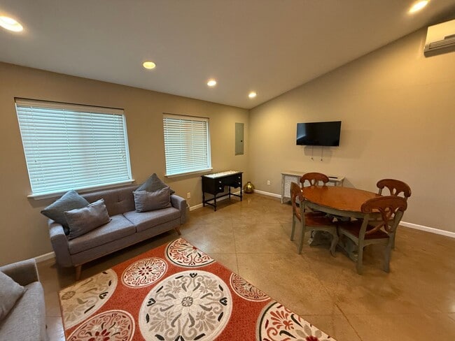 Building Photo - Nowells Subdivision Town Homes - Fully Furnished and Utilities Included