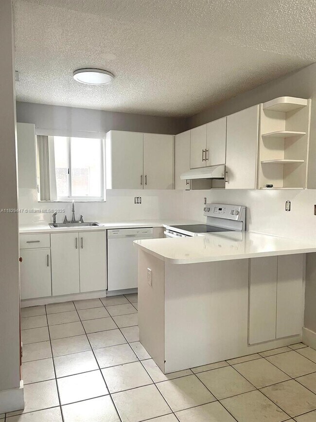 Building Photo - 3264 W 70th St