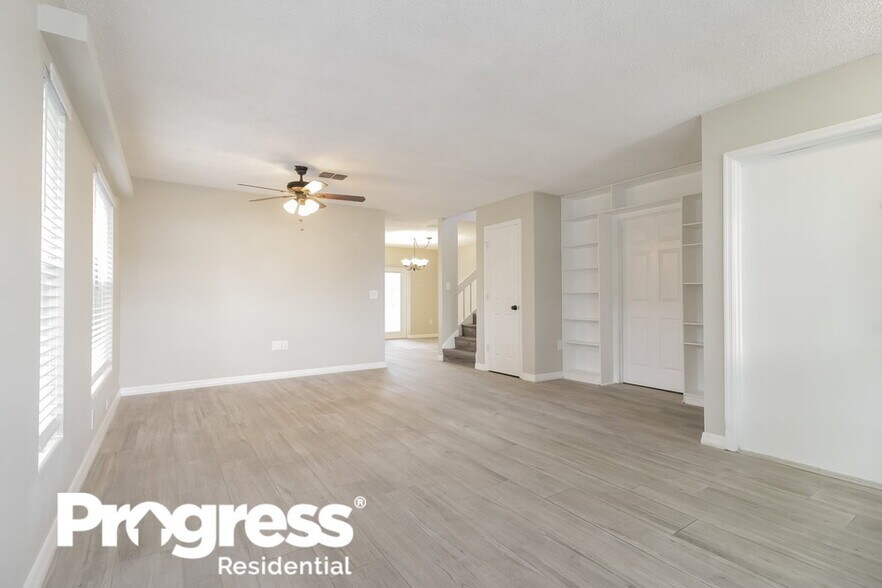 Building Photo - 631 Cave Hollow Ln