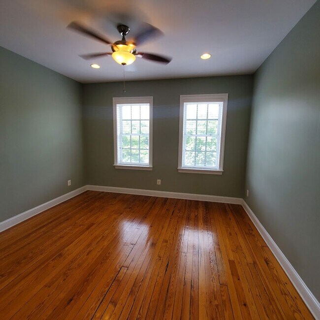 Building Photo - 143 S. Linwood Ave/4 Bed, 4.5 Bath TH in P...