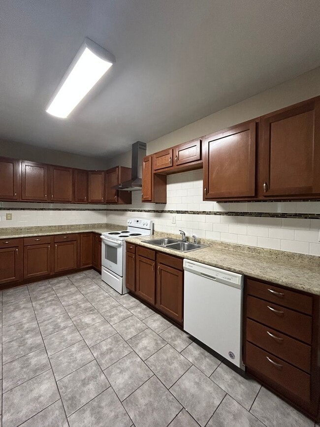 Building Photo - 1417 N 31st St
