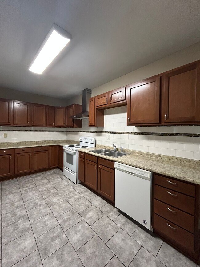 Building Photo - Timeless Charm Meets Modern Comfort – Spacious 3 Bedroom Duplex Near Downtown Omaha