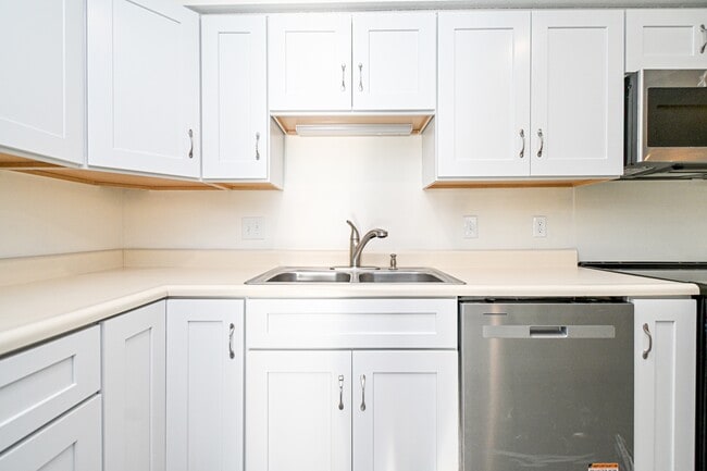 Building Photo - 3021 Stratford Ct