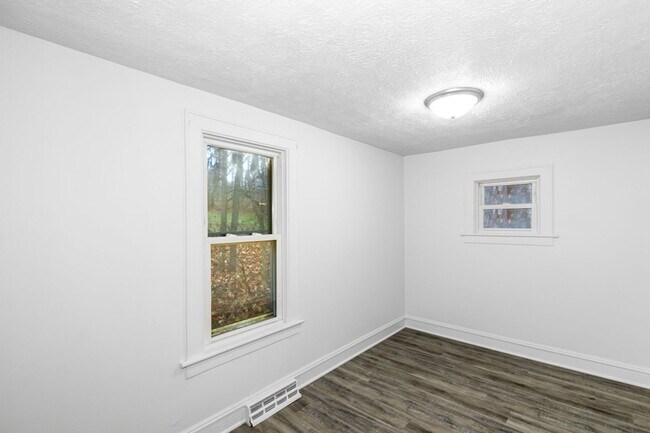 Building Photo - 679 Euclid Ave