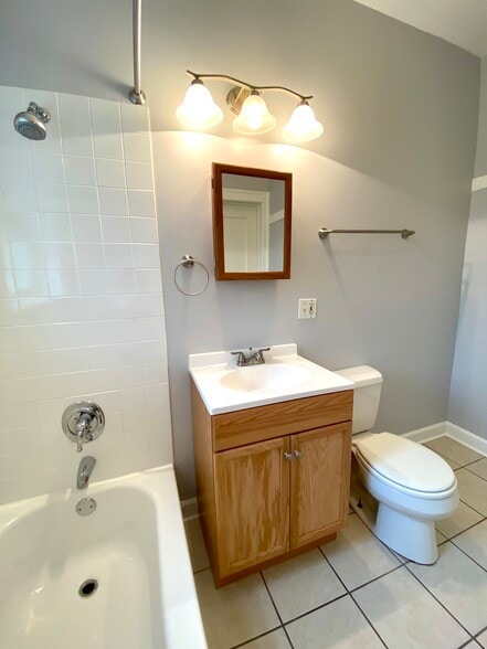 Building Photo - 7931 S Manistee Ave